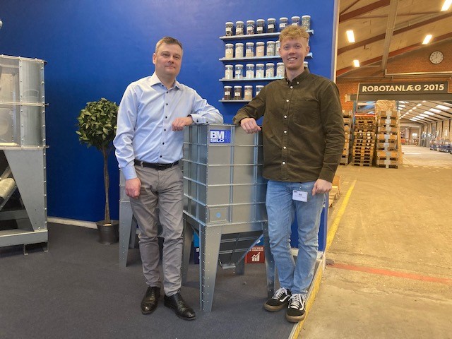 The two people who have developed a new silo with a mixing system that is particularly suitable for the plastics industry. Technical Project Engineer Joakim Koldsø (right) and Key Account Manager James Olsen (left).